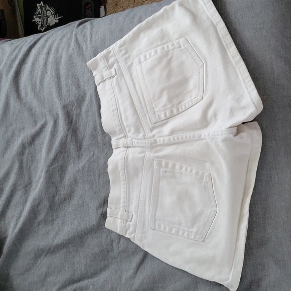 White shorts - Picture 2 of 2